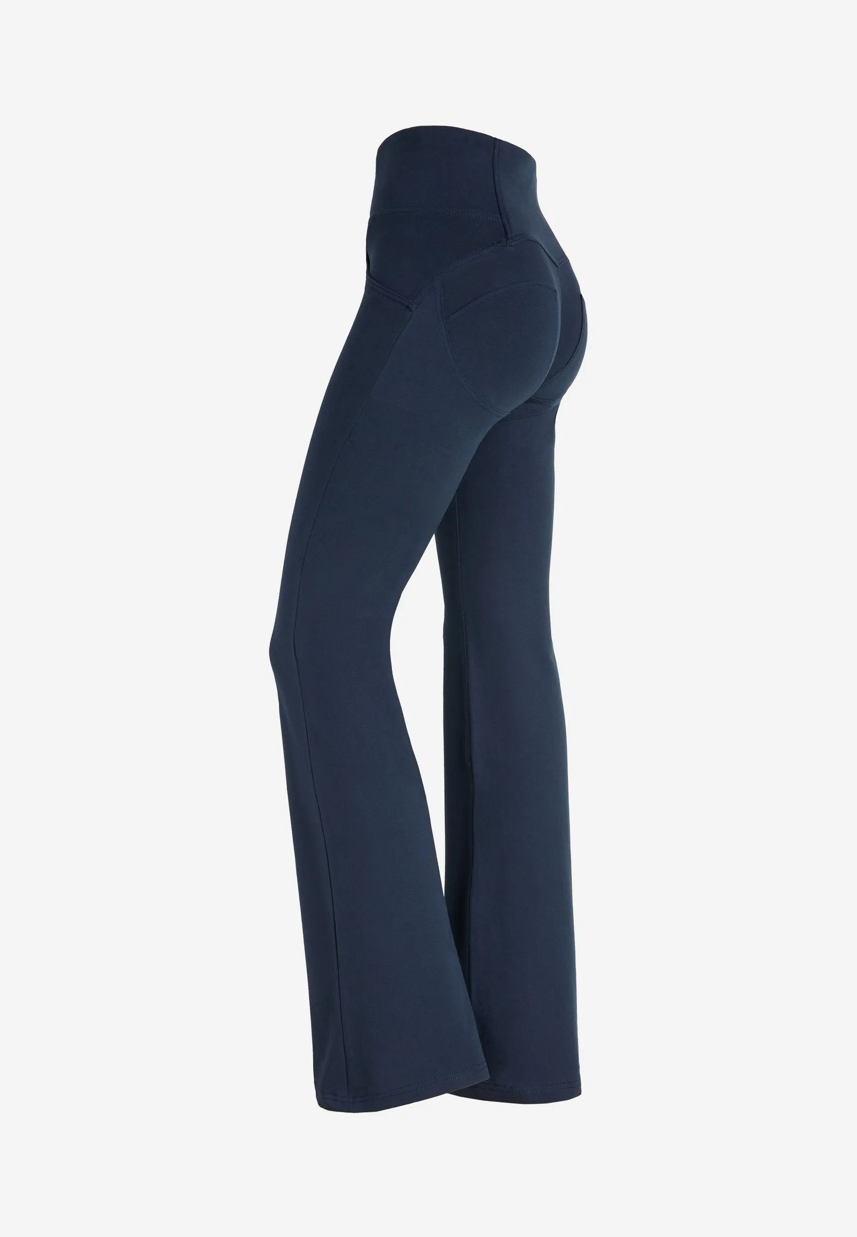 (WRUP11BHC001ORG-B94) Blauwe WR.UP® Flared Pant in Soft Organic Cotton